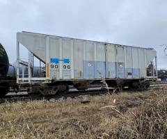 4 x 3000 cube  hybrid bottom gate and hose discharge covered hoppers for sale