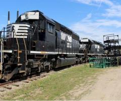 Locomotive EMD SD 40 2 available  buy / lease